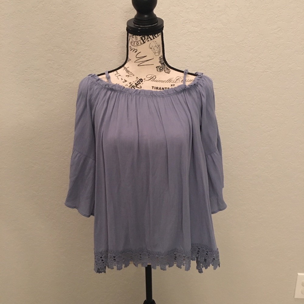 💙🤍Off the Shoulder Flutter Sleeve & Lace Top🤍💙